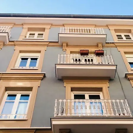 4 Bedrooms Flat In The City Center منزل للإقامة *