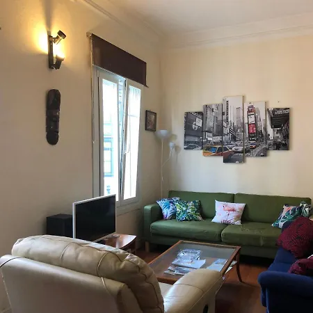 4 Bedrooms Flat In The City Center Privatunterkunft *